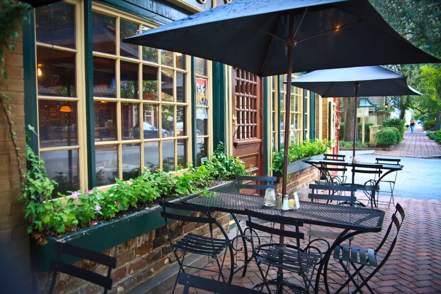 Savannah: History and Culture Walking Tour - Grand homes, old trees, and the details above eye level