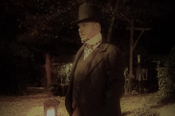 Savannah History and Haunts Candlelit Ghost Walking Tour - The guides make or break the evening