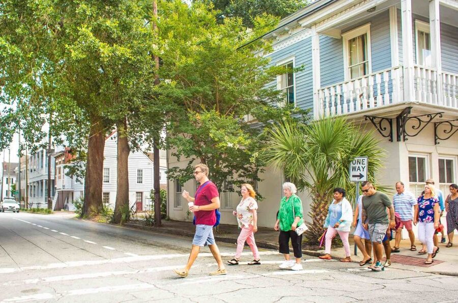 Savannah: Local Favorites Walking Food Tour - Drinks, allergies, and other practical points
