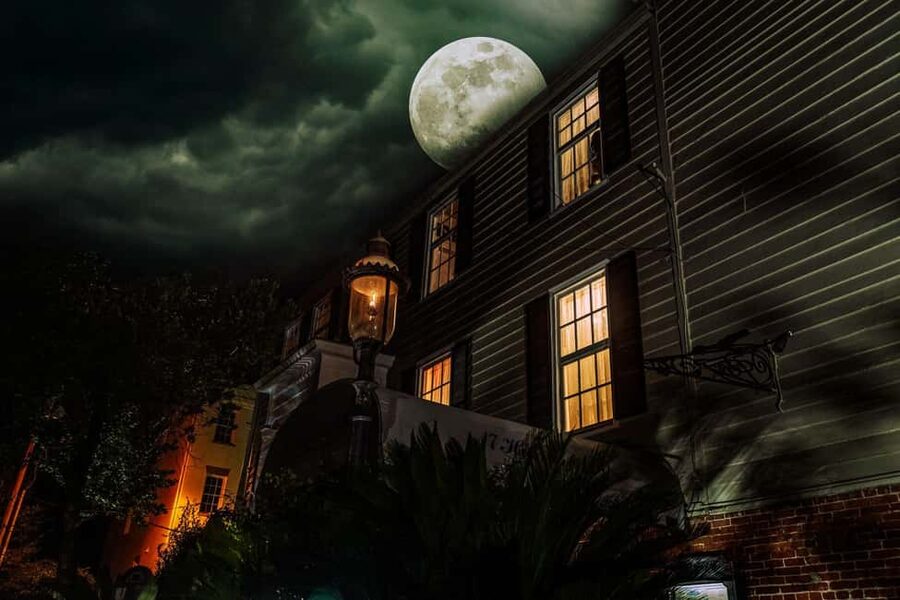 Savannah: Terrors, Ghosts, and Ghouls Walking Tour - Savannah’s haunted past begins in Oglethorpe Square