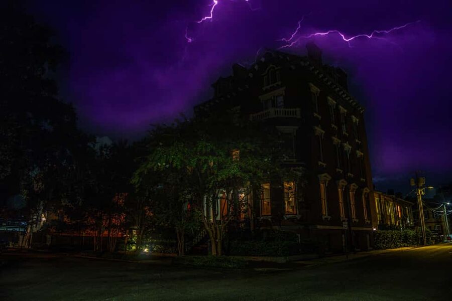Savannah: Terrors, Ghosts, and Ghouls Walking Tour - Nelly Gordon’s gentle ghost story