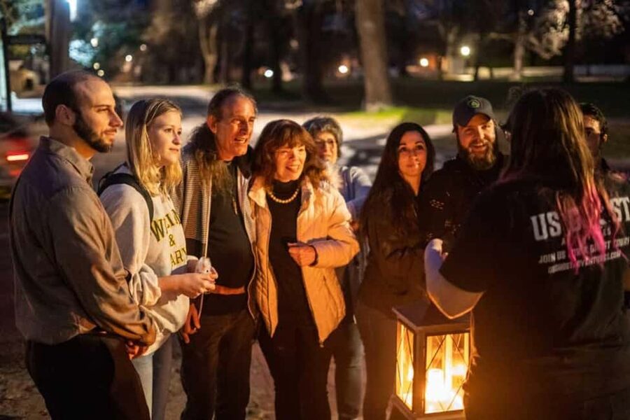 Savannah: Terrors, Ghosts, and Ghouls Walking Tour - Guides who shape the evening