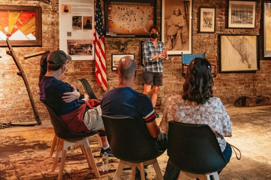 Seattle: Guided Underground Walking Tour - The guides make or break the hour