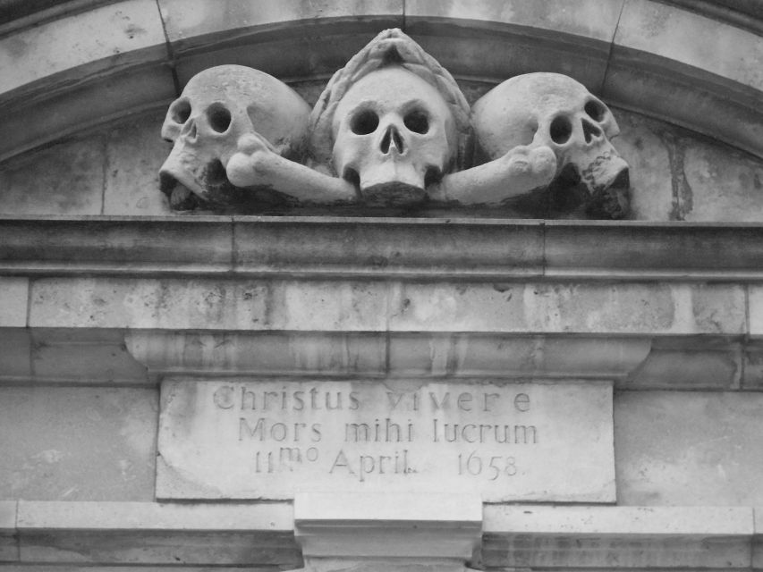 Secret Old London Walking Tour - Charterhouse Square and the memory of the Black Death