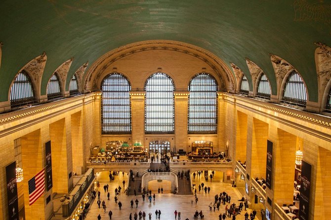 Secrets of Grand Central Station Walking Tour New York City - The main concourse and the terminal’s changing fortunes