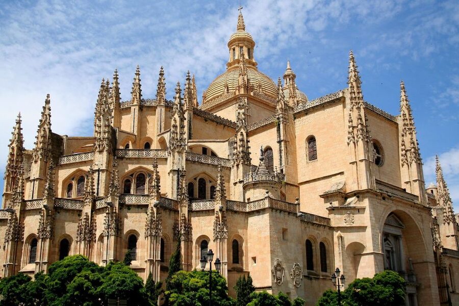 Segovia: Guided Walking Tour with Alcázar Entry - San Martín Church and the old Jewish quarter