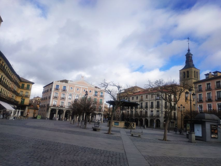 Segovia: Guided Walking Tour with Alcázar Entry - Plaza Mayor and the Cathedral exterior