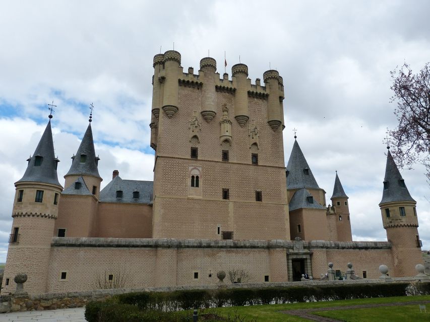Segovia: Guided Walking Tour with Alcázar Entry - Who will get the most from this walk?