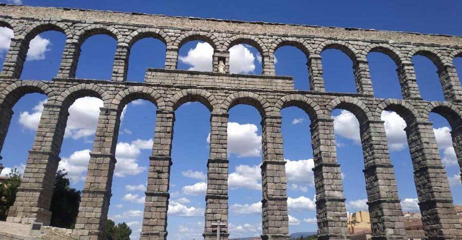 Segovia: Guided Walking Tour with Alcázar Entry - Starting under the Roman Aqueduct at Plaza del Azoguejo