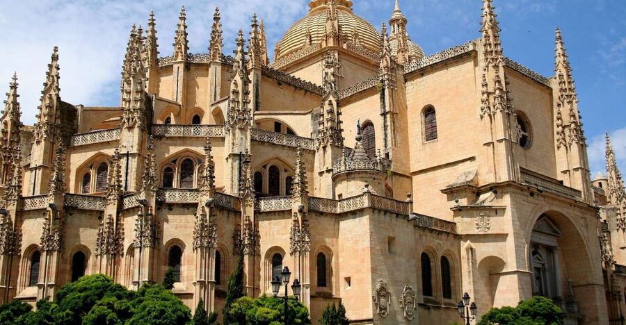 Segovia: Guided Walking Tour with Cathedral & Alcázar Entry - Starting Under Segovia’s Roman Aqueduct