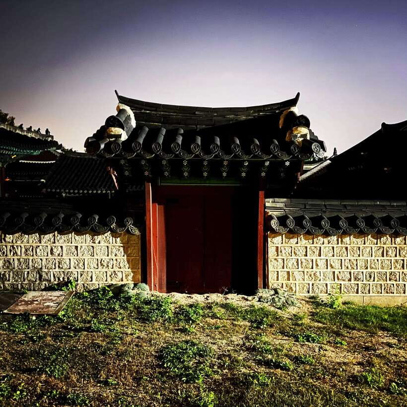 Seoul: Dark Side of the City and Ghost Stories Walking Tour - The palace stories: power, betrayal, and restless spirits