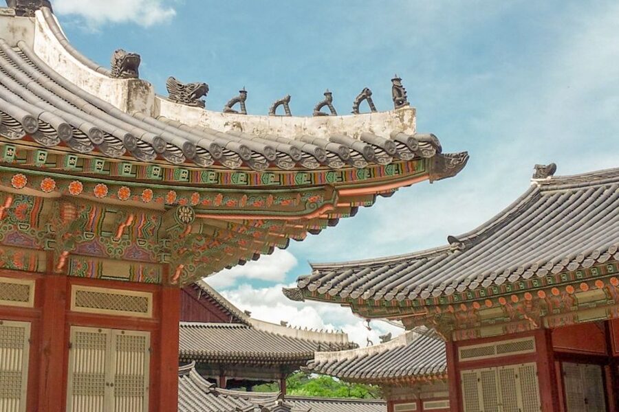Seoul: Gyeongbok Palace and Bukchon Hanok Walking Tour - Bukchon Hanok Village and the climb through Samcheongdong