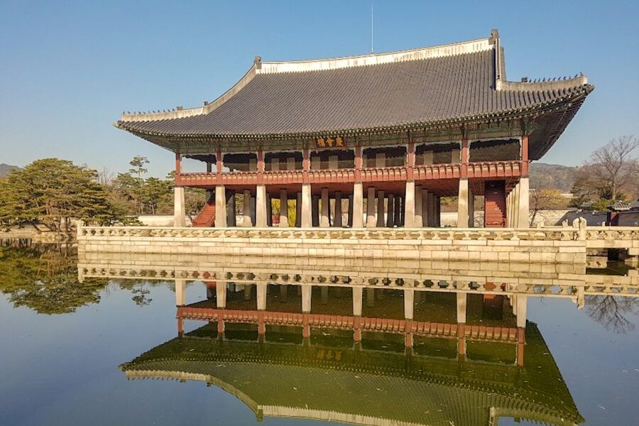 Seoul: Gyeongbok Palace and Bukchon Hanok Walking Tour - Insadong is a useful place to finish