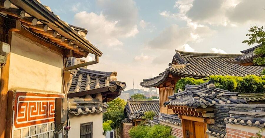 Seoul: Gyeongbok Palace and Bukchon Hanok Walking Tour - The value of a $88 small-group tour