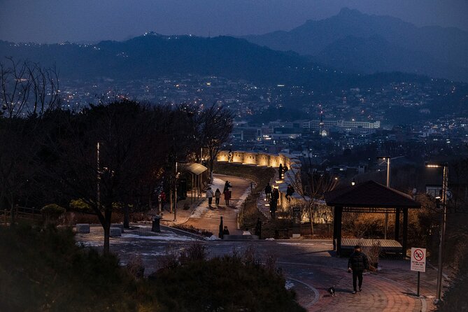 Seoul moonlight walking tour with local historian - Starting in Hyehwa, where Seoul feels young