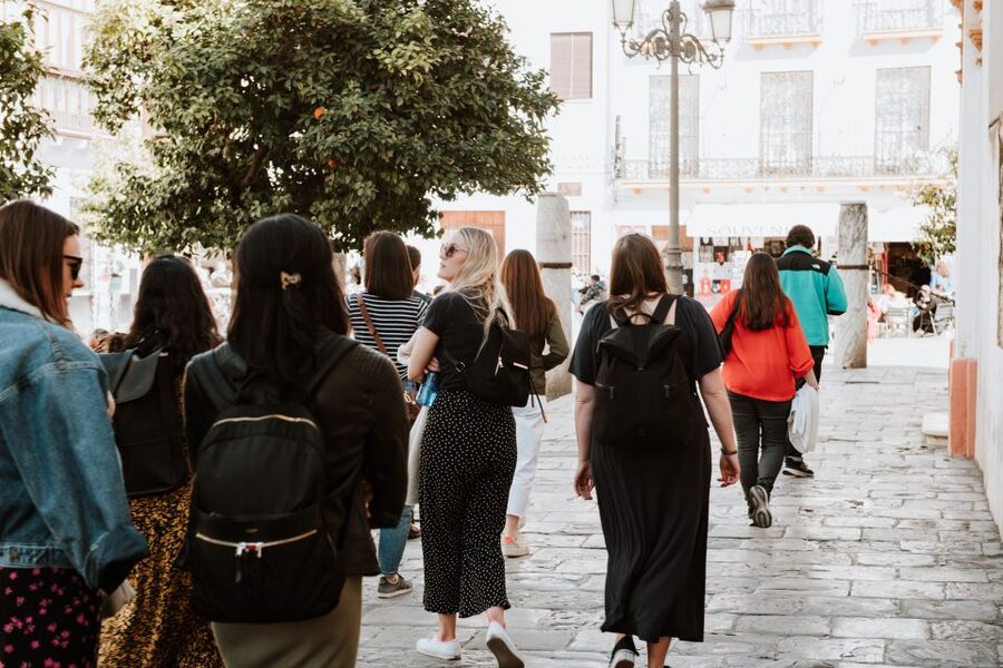 Seville Jewish Quarter walking tour: Santa Cruz District - Why Santa Cruz works best with a guide