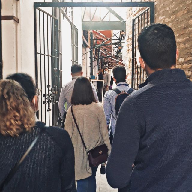 Seville Jewish Quarter walking tour: Santa Cruz District - Orange trees and romance at Plaza de Doña Elvira