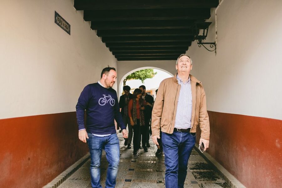 Seville: Small-Group Jewish Quarter Discovery Walking Tour - The details you may miss alone