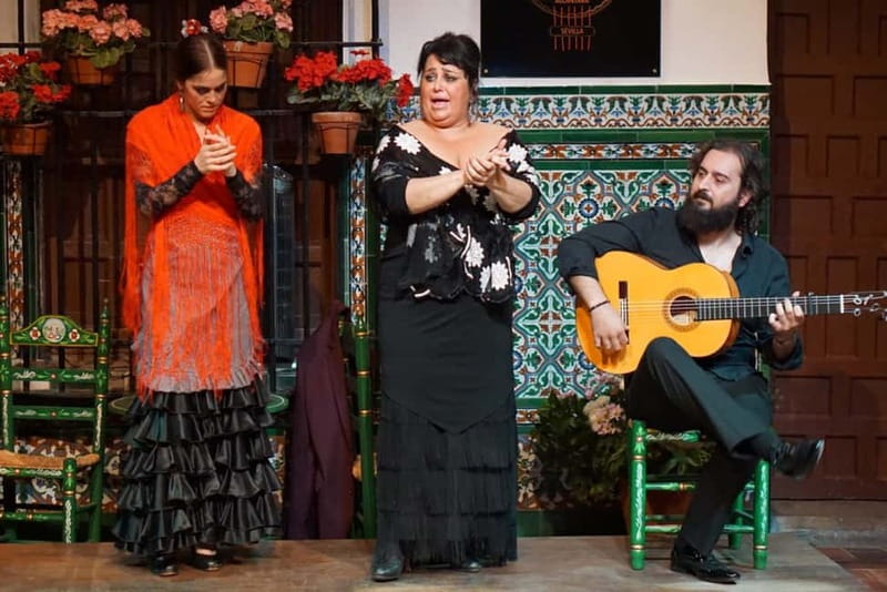 Seville: Tapas Walking Tour with Traditional Flamenco Show - Watching flamenco at La Casa del Flamenco