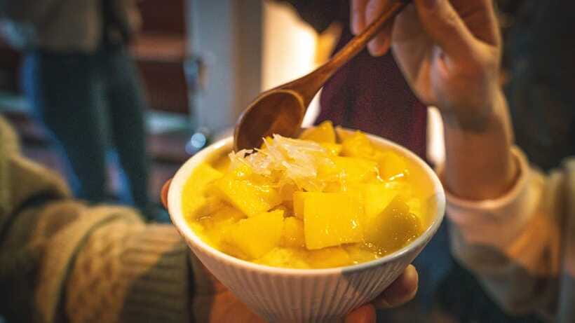 Shanghai: Evening Walking Food Tour - Eating your way through Shanghai’s carbs