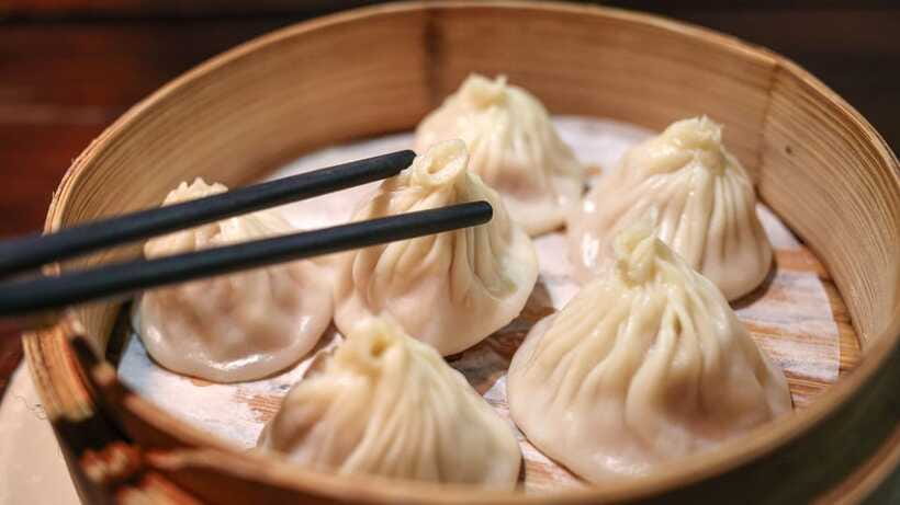 Shanghai: Evening Walking Food Tour - Walking through the French Concession after dark