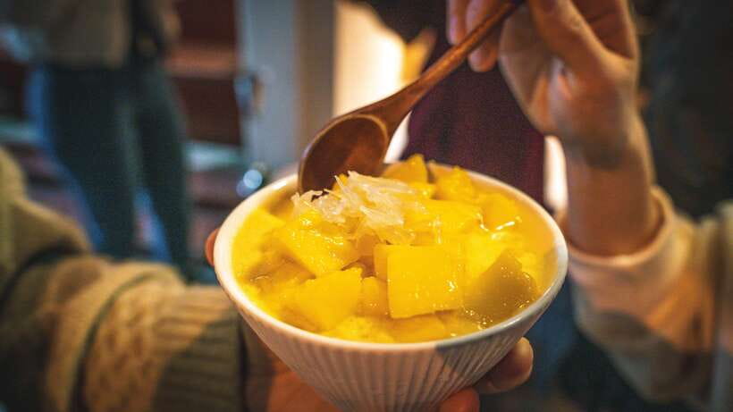 Shanghai: Evening Walking Food Tour - The main course: pork belly and Shanghainese classics