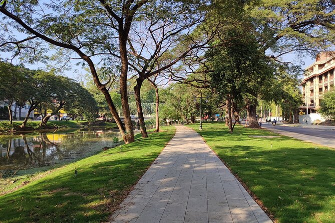 Siem Reap: City Walking Tour - Pub Street by day, evening advice for later