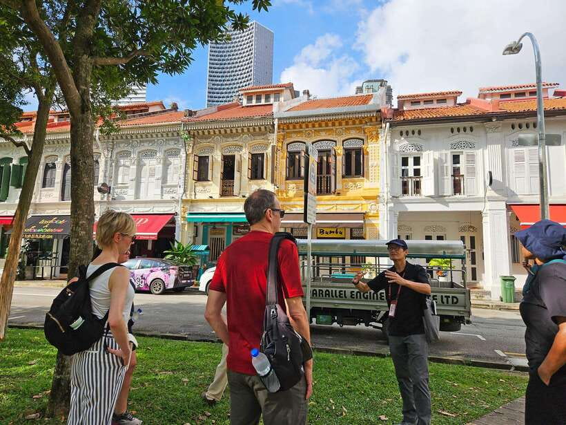 Singapore: Chinatown and Little India Guided Walking Tour - The guides make the difference