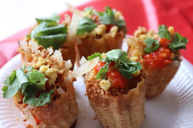 Singapore: Chinatown Hawker Market Food Tour with 7 Food Tastings - Starting at Pagoda Street with Singapore on the plate