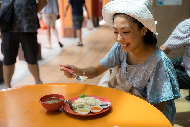 Singapore: Chinatown Hawker Market Food Tour with 7 Food Tastings - Chinatown Complex and the main savory tastings