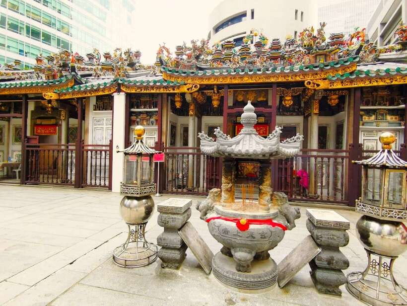 Singapore: Chinatown Historic Walking Tour with Lunch - Starting at Raffles Place and finding old Chinatown
