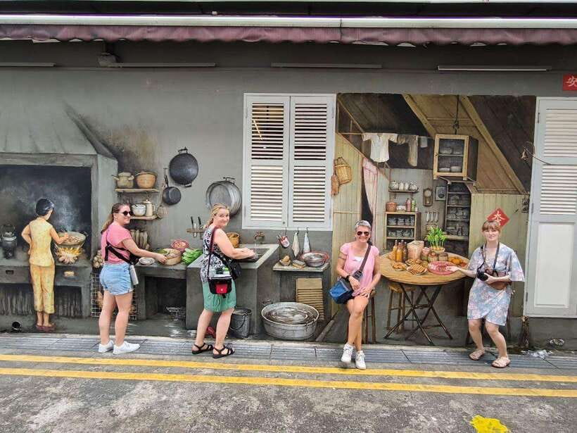 Singapore: Chinatown Historic Walking Tour with Lunch - Tea, pastries, and traditional remedies