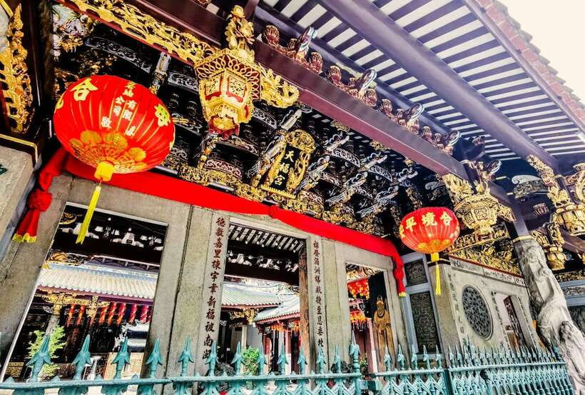 Singapore: Chinatown Historic Walking Tour with Lunch - Thian Hock Keng Temple and the walk up Ann Siang Hill