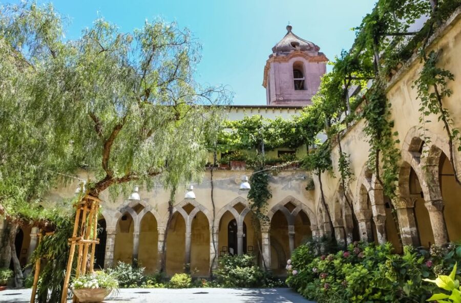 Sorrento: Guided Walking Tour & Limoncello Tasting - Walking through Sorrento’s oldest streets