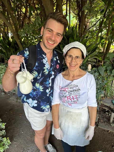 Sorrento: Walking Tour in Lemon Garden w/ Food Tasting - The mozzarella demonstration with Aunt Rosa