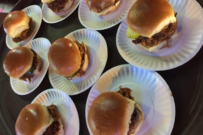 Southern Flavors Food, Pub Crawl, and History Walking Tour - Johnson Square and the Historic District