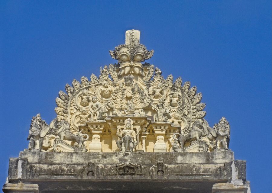 Spiritual Walk Tour Trivandrum (Guided Walking Experience) - Pazhavangadi, Padmatheertha Pond, and West Fort