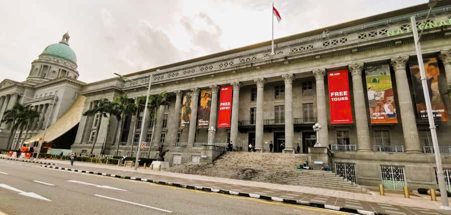 Splendour of Colonial Singapore Walking Tour with Lunch - Starting at City Hall and reading the city in order