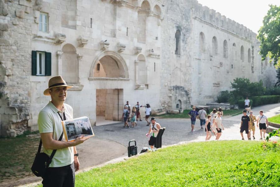 Split: Walking tour of Split with a 'Magister' of History - Meeting Toni at the Bronze Gate