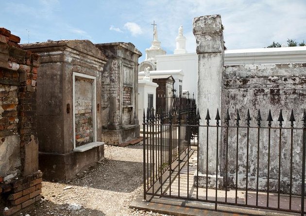 St. Louis Cemetery No. 1 Official Walking Tour - Photography, walking, and weather