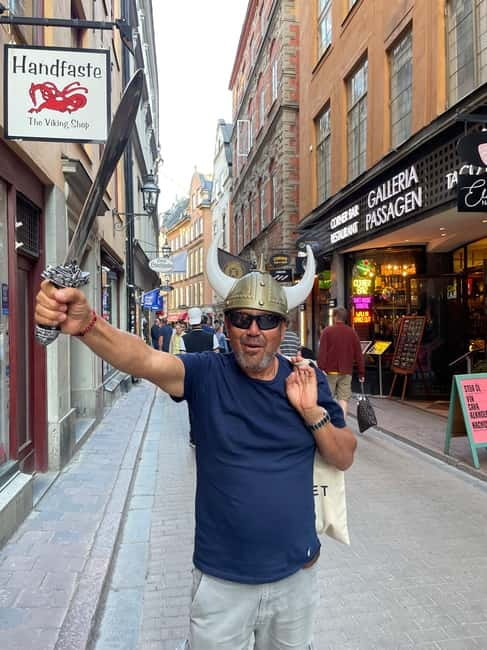 Stockholm: Guided Historic Old Town Walking Tour with Local - Riddarholmen and Gustav Vasa’s statue