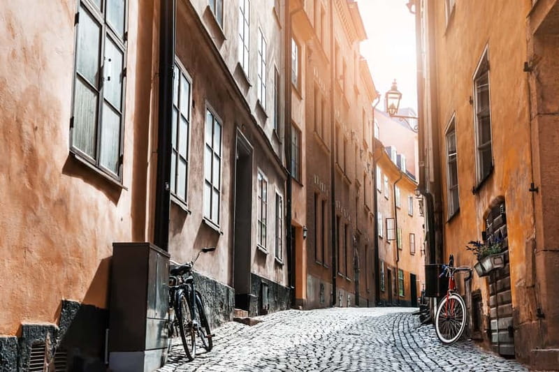 Stockholm: Old Town Historical Walking Tour, small group - Starting at Mynttorget and entering medieval Stockholm