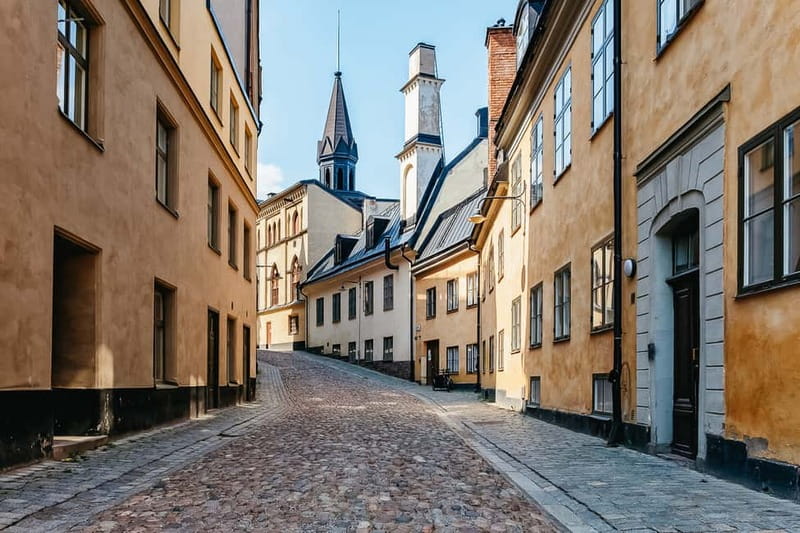 Stockholm: Old Town Walking Tour - Meeting at Munkbrohamnen and getting your bearings