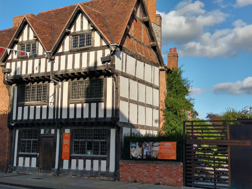 Stratford-Upon-Avon: The Famous Walk Talk Show - Starting beside the Royal Shakespeare Theatre
