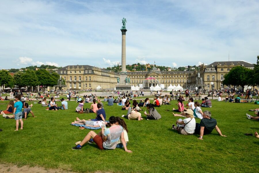 Stuttgart: Old Town Highlights Guided Walking Tour - Palace Square and the New Palace