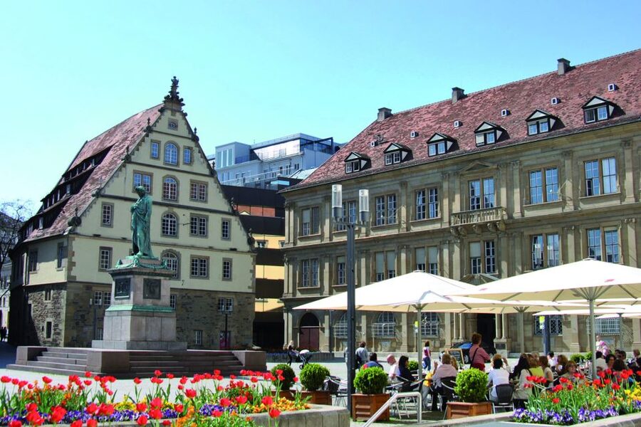 Stuttgart: Private Guided Circular City Walk - The marketplace and Town Hall finish