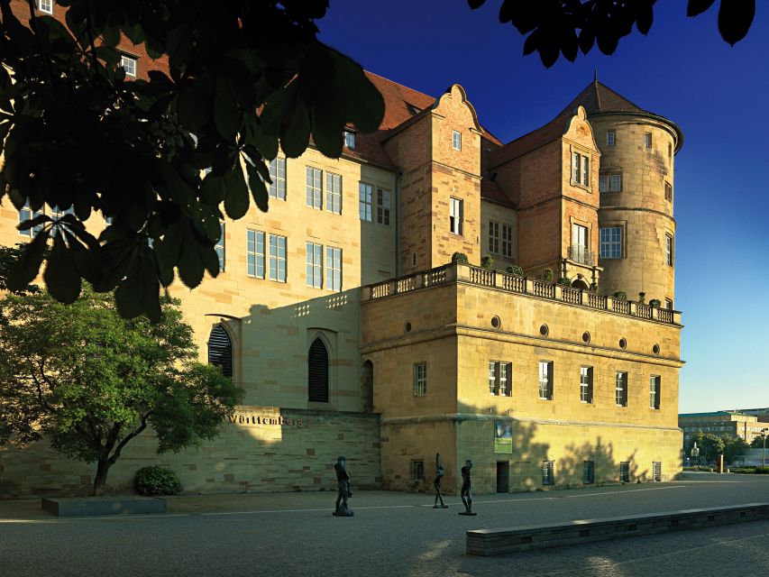 Stuttgart: Private Guided Circular City Walk - Eckensee Lake and the seat of regional government