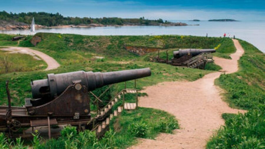 Suomenlinna: Guided Walking Tour with an Authorized Guide - Key points to know before booking