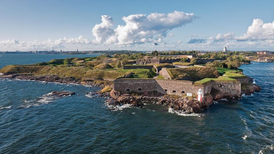 Suomenlinna: Guided Walking Tour with an Authorized Guide - The Great Courtyard and changing rulers