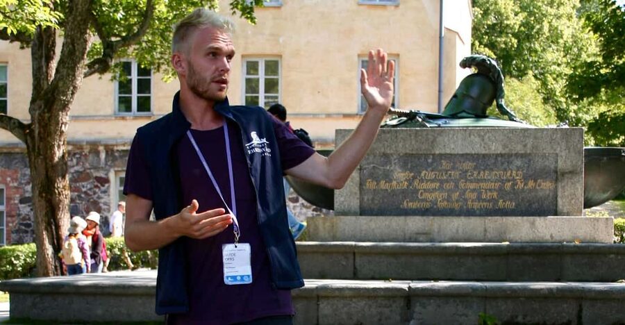 Suomenlinna: Guided Walking Tour with an Authorized Guide - Ehrensvärd Museum and the seasonal detail